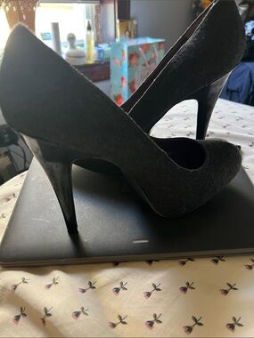 Steve Madden Black Felt High Heel Pumps
